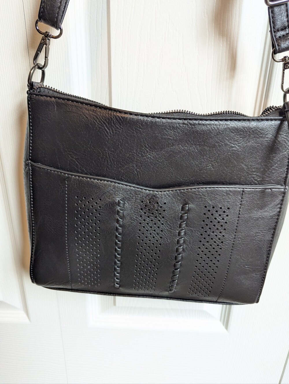 Sam & Hadley Black Women's Crossbody Bag - Classic Everyday Style